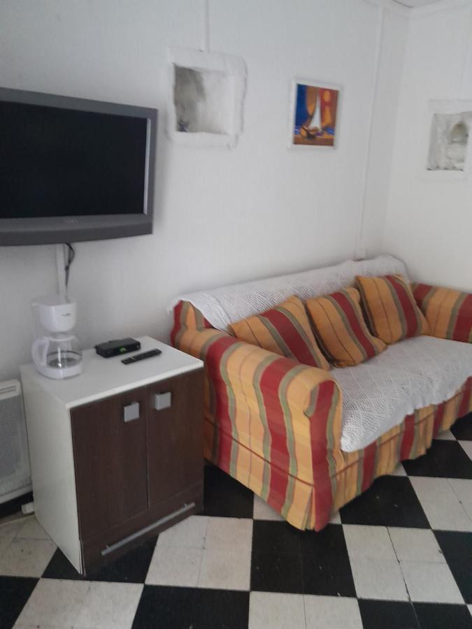 Auberge Des Garrigues Нім Екстер'єр фото