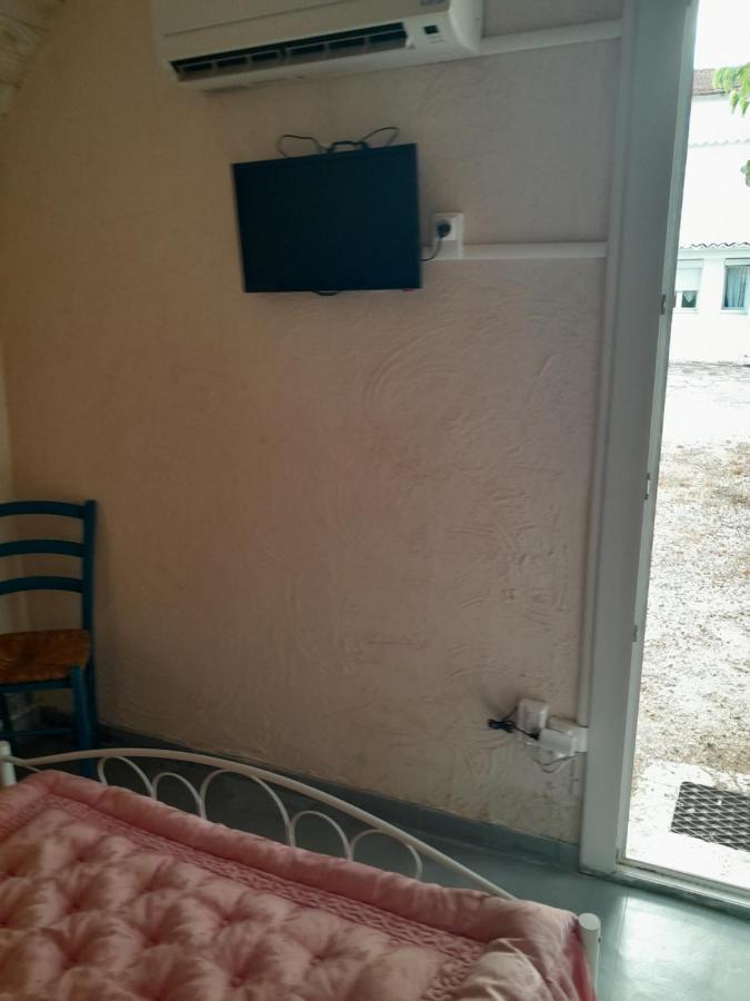 Auberge Des Garrigues Нім Екстер'єр фото