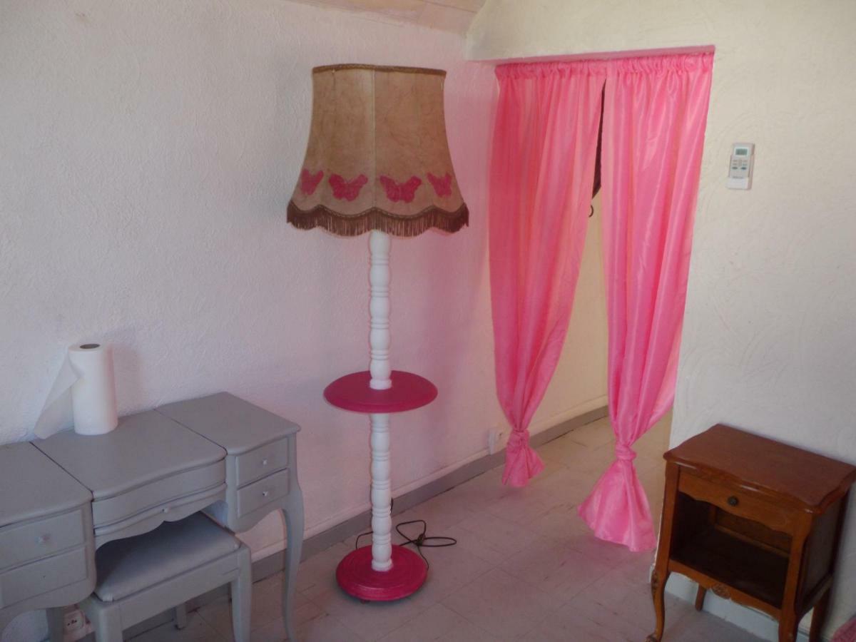 Auberge Des Garrigues Нім Екстер'єр фото