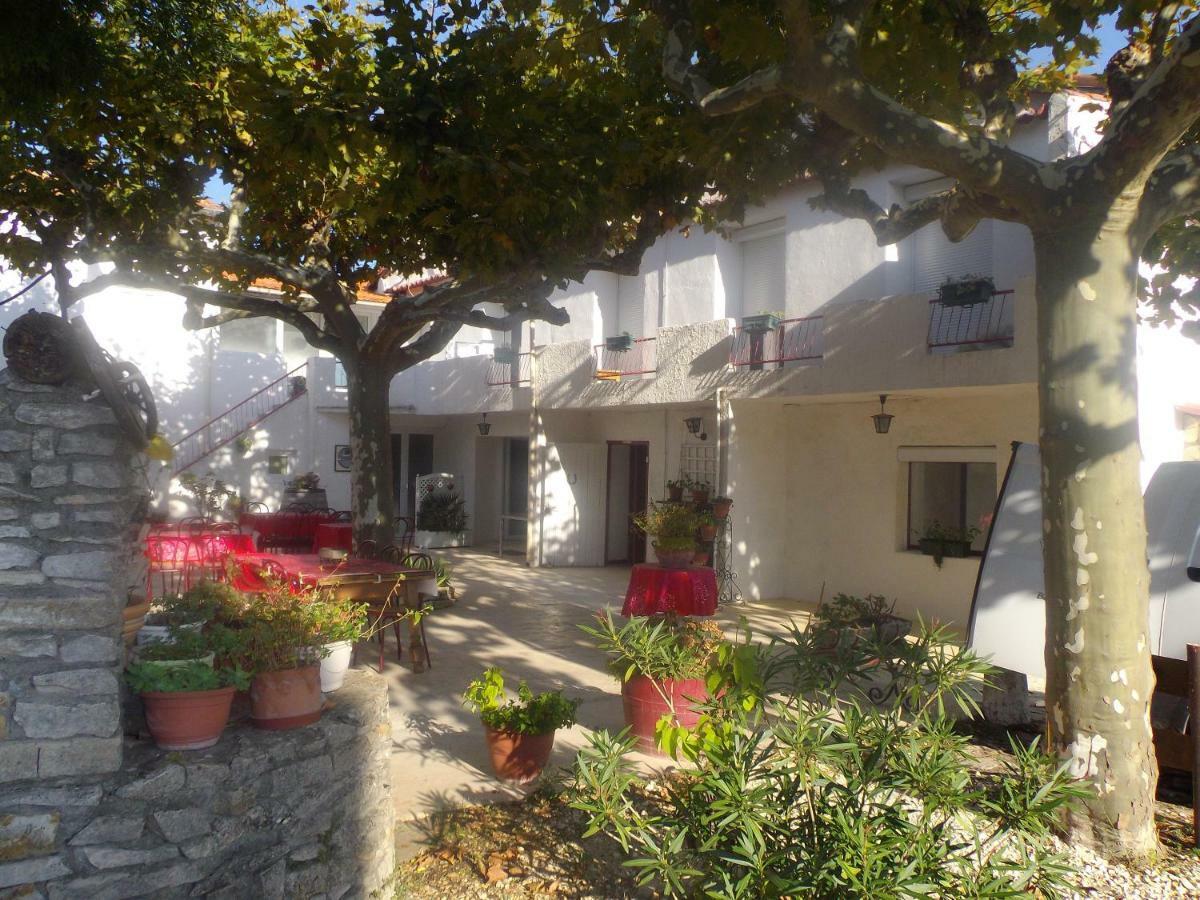 Auberge Des Garrigues Нім Екстер'єр фото