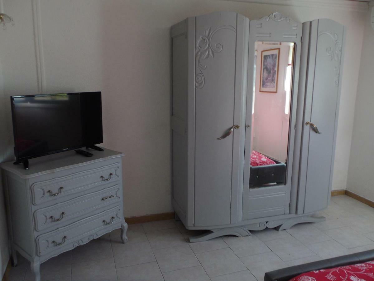 Auberge Des Garrigues Нім Екстер'єр фото