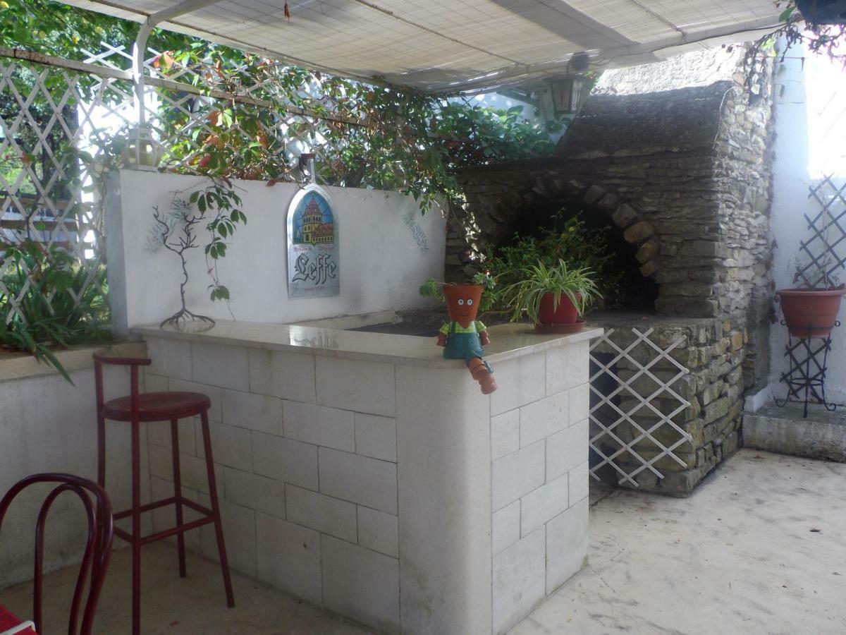 Auberge Des Garrigues Нім Екстер'єр фото
