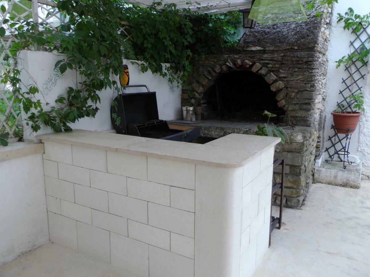 Auberge Des Garrigues Нім Екстер'єр фото